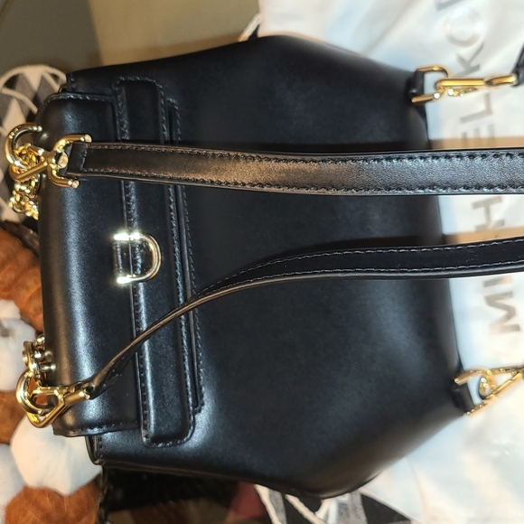 **NWT** Black & Gold Michael Kors Bag - Picture 2 of 12